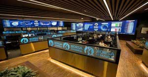 Dolar Düşüşünü Sürdürürken Borsa 4 Ayın Zirvesine Tırmandı Dolar Düşüşünü Sürdürürken Borsa 4 Ayın Zirvesine Tırmandı