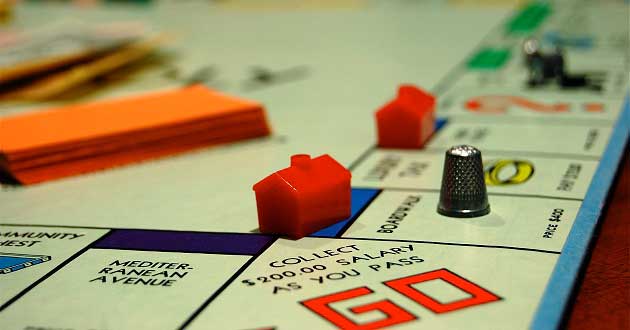 Kağıt Üzerinde Oynanılan Yatırım Oyunları: Borsa Milyoneri ve Monopoly